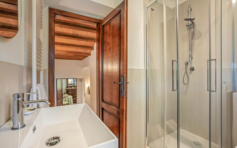 La Fonte: Interior Design, Pavimentazione, Pavimento, Legna, Idraulico Fixture, Bagno, Soffitto, Camera, Illuminazione, Idraulico