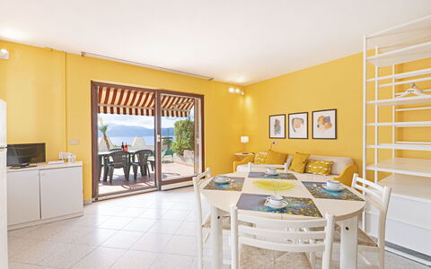 Capoliveri 671: Mobilia, Tavolo, Legna, Costruzione, Sedia, Cornice, Finestra, Interior Design, Cabinetry, Pianta Della Casa