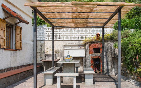 Casa Nueva: Mobilia, Giardino, Mobili Da Esterno, Struttura Esterna, Tavolo Esterno, Shade, Backyard, Materiali Naturali, Color Legno, Pergola