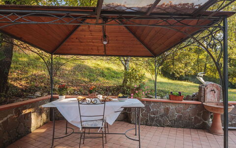 Grande Quercia: Table, Plant, Furniture, Property, Chair, Shade, Outdoor Furniture, Outdoor Table, Wood, Tree