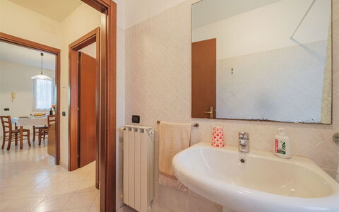 Anna: Specchio, Rubinetto, Lavello, Lavandino Del Bagno, Idraulico Fixture, Bagno, Costruzione, Legna, Interior Design, Pavimentazione