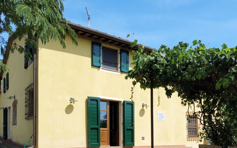 L'Uccelliera: Property, House, Building, Neighbourhood, Home, Architecture, Real Estate, Town, Residential Area, Tree