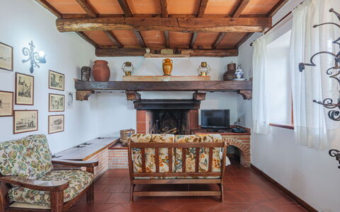 La Quercia: Property, Furniture, Picture Frame, Wood, Interior Design, Floor, Flooring, House, Living Room, Hardwood