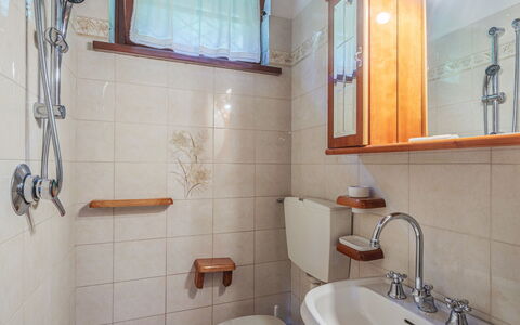 La Quercia: Mirror, Plumbing Fixture, Tap, Sink, Property, Bathroom Sink, Bathroom Cabinet, Window, Purple, Bathroom