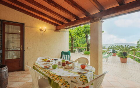 Alba: Tavolo, Pianta, Proprietà, Mobilia, Costruzione, Legna, Sedia, Finestra, Interior Design, Shade