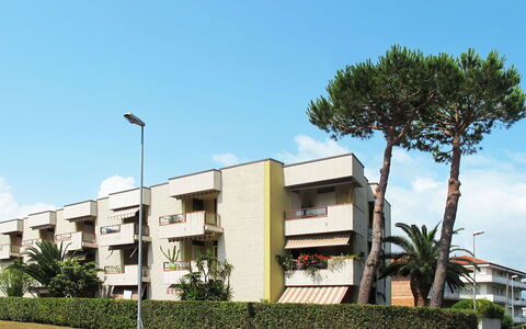 Sea House: Residential Area, Property, Architecture, Building, House, Tree, Real Estate, Mixed-Use, Home, Urban Design