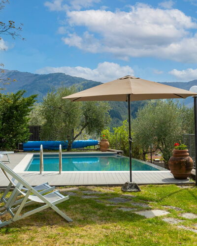 Capanna: Cloud, Plant, Sky, Water, Furniture, Swimming Pool, Mountain, Shade, Outdoor Furniture, Umbrella