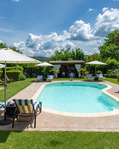 Cadellura: Cloud, Sky, Water, Plant, Property, Swimming Pool, Umbrella, Shade, Outdoor Furniture, Leisure