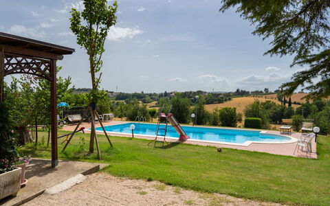 San Piero: Acqua, Pianta, Cielo, Nube, Piscina, Azzurro, Shade, Albero, Corpo D'Acqua, Tempo Libero