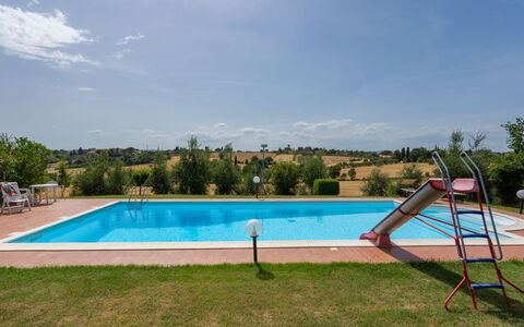 San Piero: Cielo, Acqua, Pianta, Nube, Piscina, Albero, Shade, Rettangolo, Erba, Mobili Da Esterno