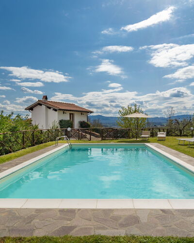 Melograno: Cloud, Water, Sky, Plant, Property, Swimming Pool, Nature, Botany, Rectangle, Body Of Water