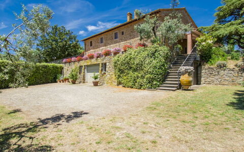 Casa Bensa: Sky, Plant, Cloud, Window, Building, Land Lot, Vegetation, Cottage, Tree, Natural Landscape