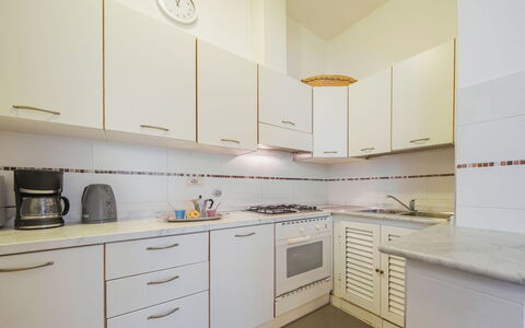 Marina di Massa 621: Cabinetry, Countertop, Building, Sink, Property, Tap, Kitchen Sink, Kitchen, Drawer, Kitchen Stove