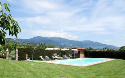 Lucca 657: Nube, Acqua, Cielo, Pianta, Costruzione, Piscina, Montagna, Paesaggio Naturale, Lotto, Mobili Da Esterno