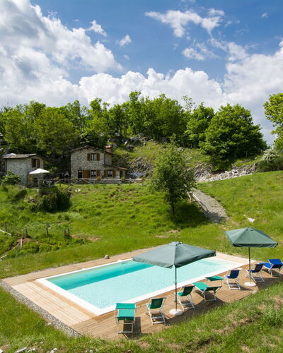 Fabbriche di Vallico 627: Cloud, Sky, Property, Plant, Swimming Pool, Tree, Outdoor Furniture, Land Lot, Building, Shade