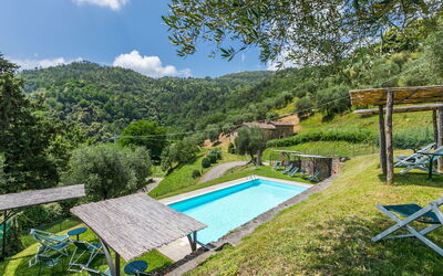 Pescia 626: Water, Sky, Plant, Property, Cloud, Swimming Pool, Green, Natural Landscape, Azure, Building