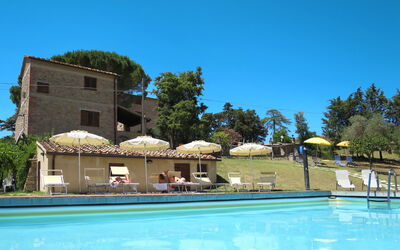 Volterra 647: Acqua, Cielo, Pianta, Piscina, Albero, Shade, Costruzione, Mobili Da Esterno, Sedia, Ombrello