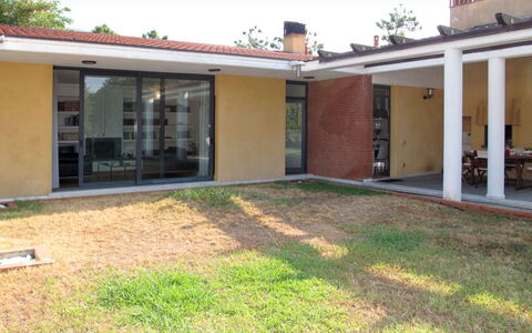 Vittoria: Cielo, Proprietà, Costruzione, Pianta, Shade, Albero, Lotto, Porta, Interior Design, Finestra