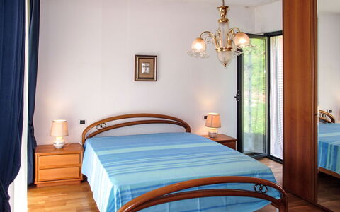 Vittoria: Camera Da Letto, Letto, Mobilia, Camera, Proprietà, Lenzuolo, Telaio Del Letto, Materasso, Bedding, Interior Design