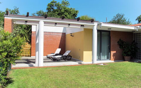 Vittoria: Proprietà, Casa, Casa, Immobiliare, Costruzione, Tetto, Backyard, Architettura, Cortile, Facciata
