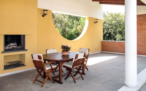 Vittoria: Proprietà, Camera, Mobilia, Costruzione, Interior Design, Tavolo, Casa, Pavimento, Sala Da Pranzo, Immobiliare