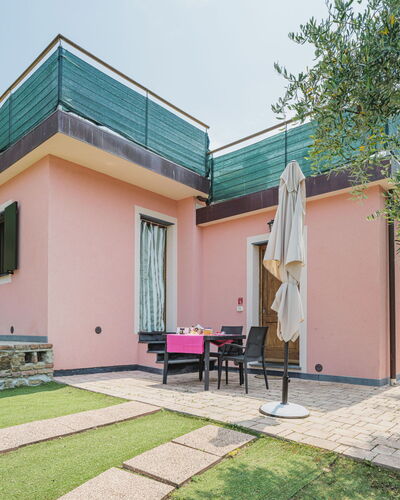 Villetta Linara: Plant, Property, Sky, Building, Tree, Land Lot, Cottage, Shade, Residential Area, Siding