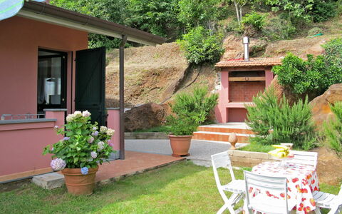 Brugiana: Property, Yard, Backyard, House, Building, Garden, Real Estate, Home, Patio, Cottage