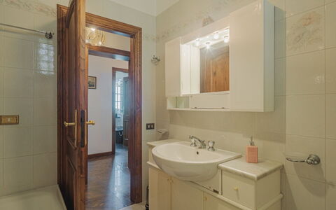 Casali: Mirror, Tap, Sink, Plumbing Fixture, Property, Bathroom Sink, Building, Bathroom, Interior Design