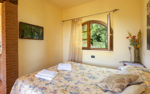La Limonaia: Furniture, Property, Window, Plant, Picture Frame, Azure, Wood, Textile, Building
