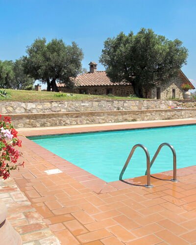 La Collina Fiorita: Swimming Pool, Property, Flowerpot, Flower, Real Estate, Shrub, Resort, Garden, Tile, Composite Material