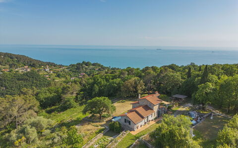 Casa Marepietra: Cielo, Montagna, Giorno, Costruzione, Pianta, Paesaggio Naturale, Casa, Vegetazione, Highland, Albero