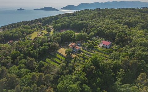 Casa Marepietra: Cielo, Montagna, Giorno, Costruzione, Pianta, Paesaggio Naturale, Casa, Vegetazione, Highland, Albero