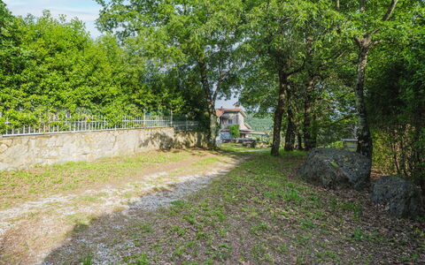 Casa Marepietra: Cielo, Montagna, Giorno, Costruzione, Pianta, Paesaggio Naturale, Casa, Vegetazione, Highland, Albero