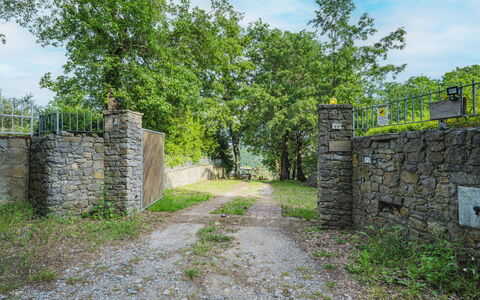 Casa Marepietra: Cielo, Montagna, Giorno, Costruzione, Pianta, Paesaggio Naturale, Casa, Vegetazione, Highland, Albero