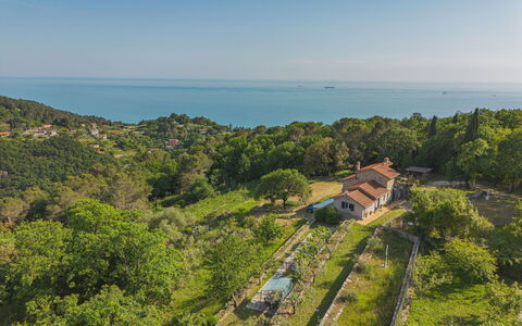Casa Marepietra: Cielo, Montagna, Giorno, Costruzione, Pianta, Paesaggio Naturale, Casa, Vegetazione, Highland, Albero
