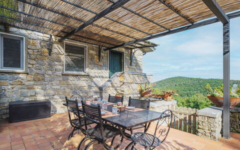 Casa Marepietra: Cielo, Montagna, Giorno, Costruzione, Pianta, Paesaggio Naturale, Casa, Vegetazione, Highland, Albero