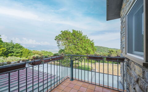 Casa Marepietra: Cielo, Montagna, Giorno, Costruzione, Pianta, Paesaggio Naturale, Casa, Vegetazione, Highland, Albero