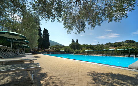 Camping Village Il Fontino: Swimming Pool, Sky, Tree, Vacation, Resort, Leisure, Tourism, Sea, Mountain, Tropics