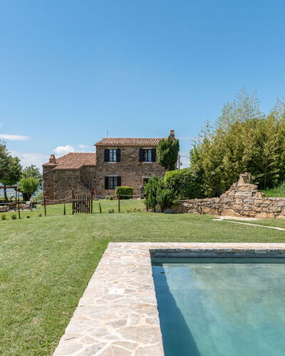 Montecavallo: Sky, Plant, Water, Building, Tree, Natural Landscape, Land Lot, Cloud, Grass, Swimming Pool