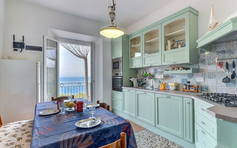 Al Tramonto: Cabinetry, Tavolo, Mobilia, Controsoffitto, Sedia, Interior Design, Architettura, Cucina, Legna, Cassetto
