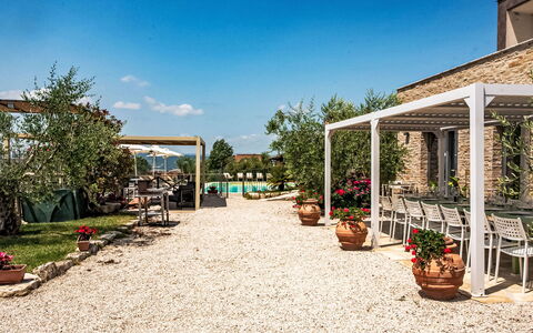 Futura: Mobili Da Esterno, Giardino, Shade, Cortile, Vaso Di Fiori, Landscaping, Backyard, Struttura Esterna, Terrazza, Hacienda