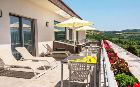 Futura: Mobilia, Ricorrere, Sedia, Tavolo, Mobili Da Esterno, Eco Hotel, Appartamento, Balcone, Hotel, Cucina & Sala Da Pranzo Tavolo