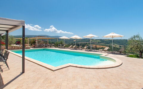 Futura: Acqua, Cielo, Piscina, Azzurro, Costruzione, Albero, Pianta, Rettangolo, Mobili Da Esterno, Shade