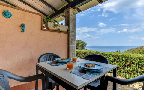 La Paradisa: Table, Furniture, Property, Cloud, Plant, Building, Sky, Nature, Azure, Chair