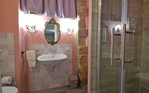 Casa Caterina: Bagno, Proprietà, Camera, Idraulico Fixture, Piastrella, Parete, Interior Design, Casa, Pavimento, Gabinetto