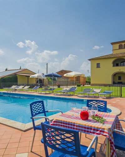 La Salciaia: Property, Swimming Pool, Building, House, Real Estate, Resort, Vacation, Home, Leisure, Villa