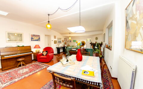 Sinidio: Camera, Proprietà, Interior Design, Mobilia, Immobiliare, Costruzione, Casa, Giallo, Tavolo, Sala Da Pranzo