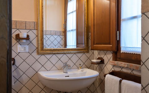 borghigiana-parrino-san-miniato-multiproperty-buratta-bathroom