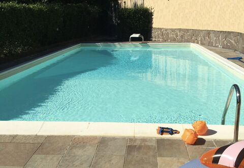 Villa Vigna: Piscina, Proprietà, Piastrella, Tempo Libero, Azzurro, Immobiliare, Casa, Pavimento, Rettangolo, Casa