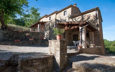 Agriturismo Val Di Pierle: Property, House, Building, Home, Real Estate, Architecture, Cottage, Tree, Rural Area, Ruins